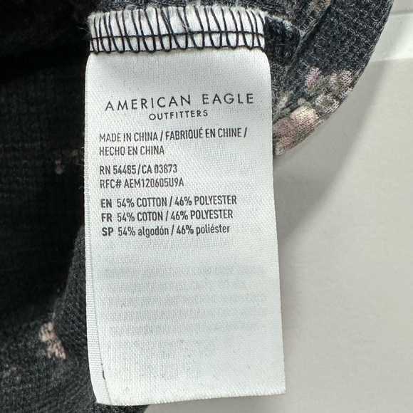 AEO Dark Blue Floral Short Sleeve Crop Top - Size Small - Picture 5 of 8